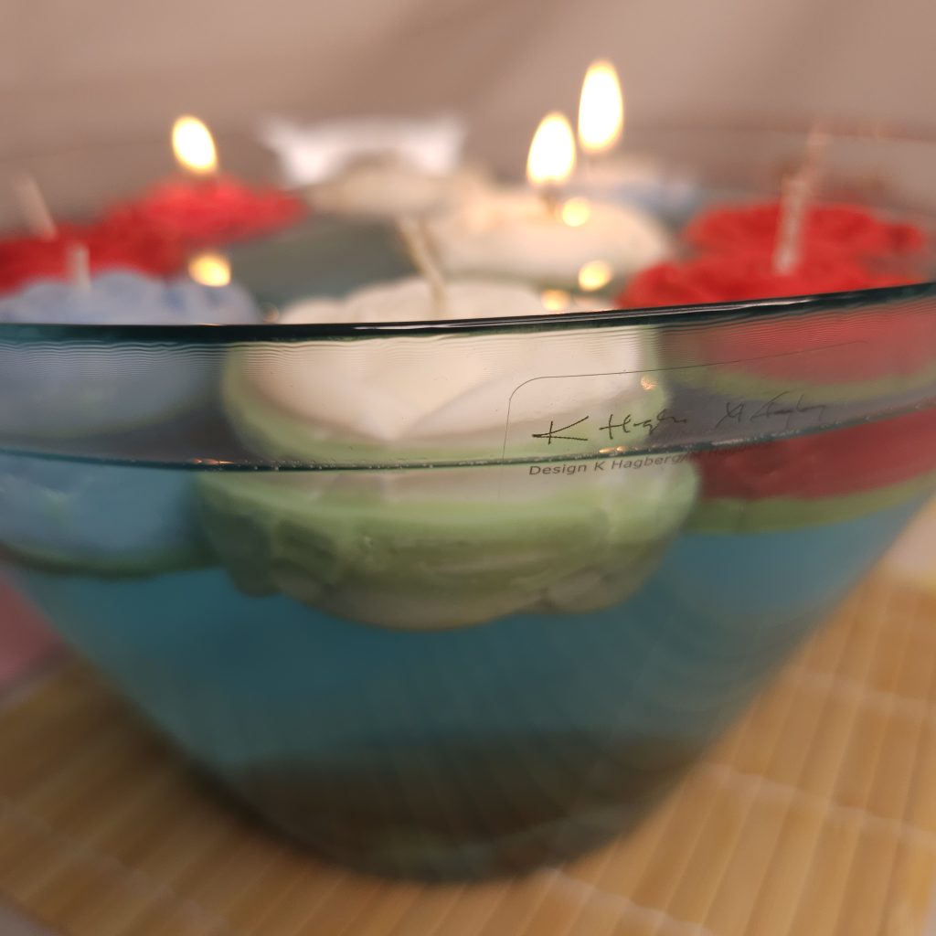 Velas flotando en aqua, colección Floating Whispers