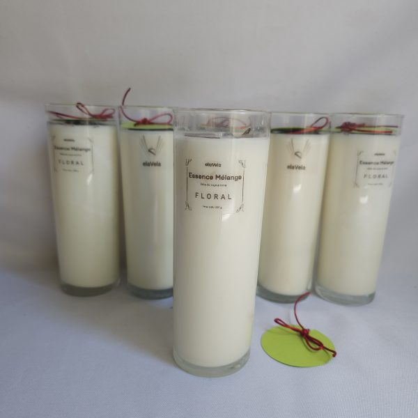 Vela aromática artesanal Essence Mélange – mezcla floral-afrutada en equilibrio perfecto
