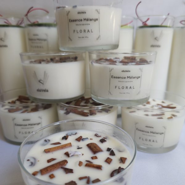 Vela aromática artesanal Essence Mélange – mezcla floral-afrutada en equilibrio perfecto