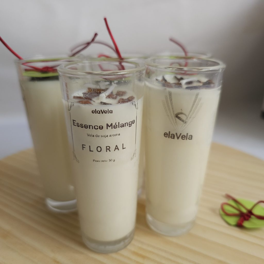 Velas aromáticas artesanal Essence Mélange – mezcla floral-afrutada en equilibrio perfecto