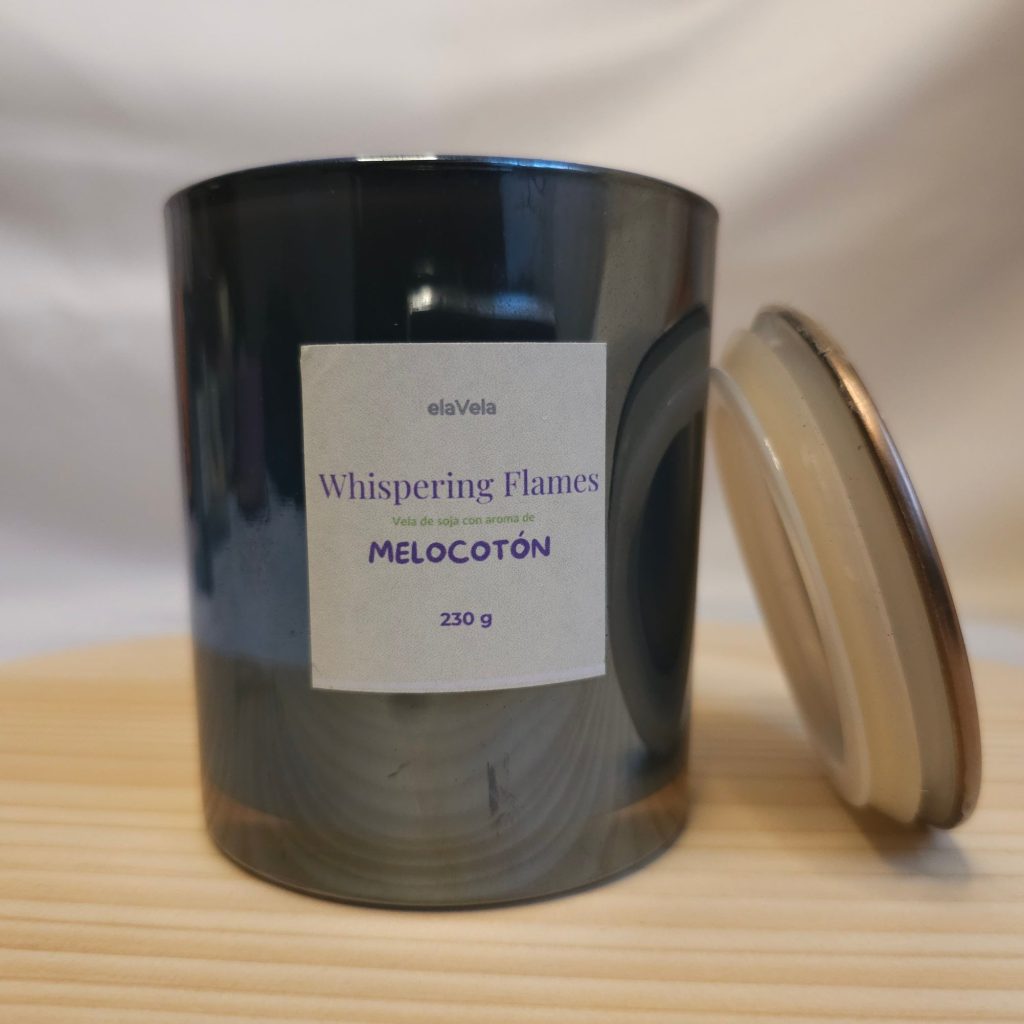 Colabora con elaVela: Panorama de Velas de Soja Aromáticas en Tarro Azul: Aroma de Melocotón, Colección Whispering Flames