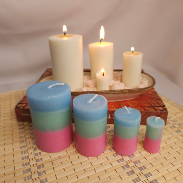 Set multicolor de 4 velas decorativas.