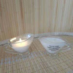 Vela de masaje encendida. 