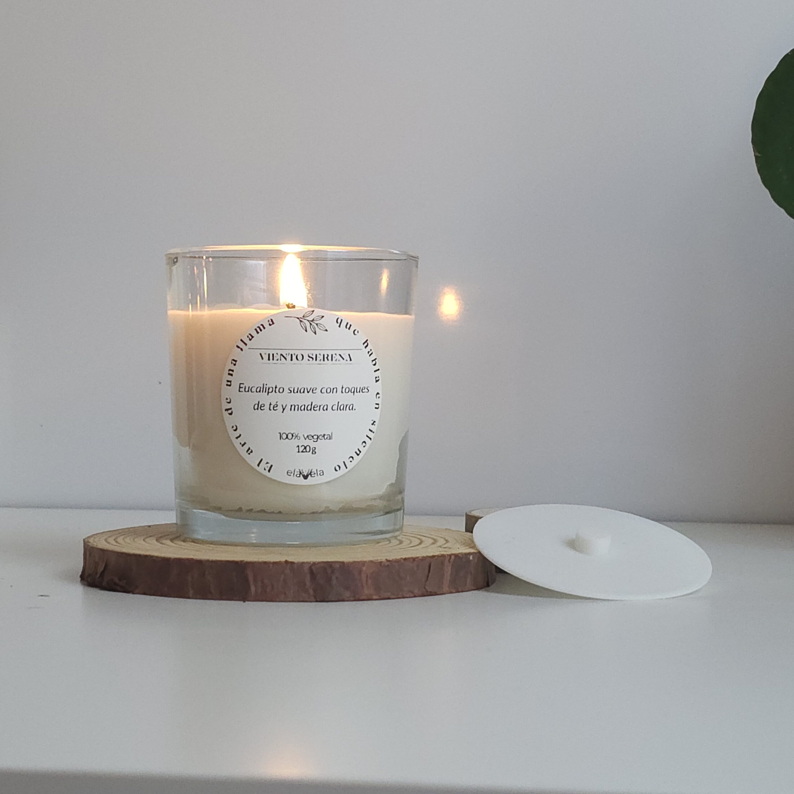 Viento Serena, vela aromática de soja, encendida